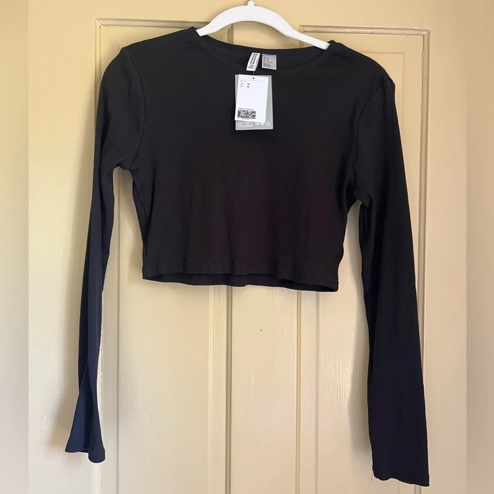 Black crop top - Picture 1 of 2